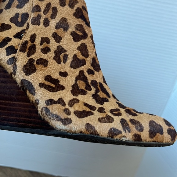 Adrienne Vittadini Sarah Leopard Wedge Ankle Boots Calf Hair Booties Size 8 - Picture 9 of 15
